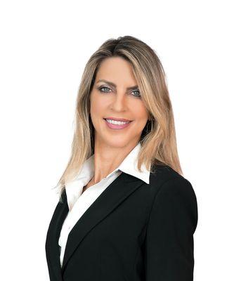 Portrait of Rhonda Calverley, REALTOR®.